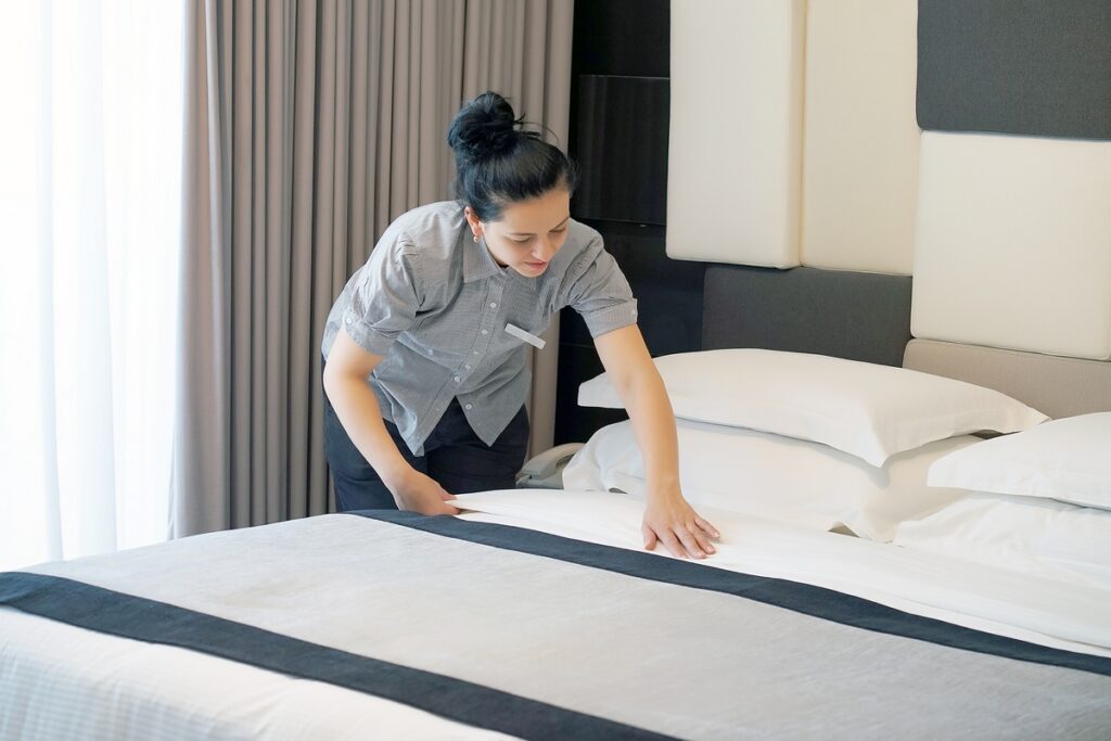 NuoBello - hospitality industry service in Phuket. - Housekeeping - Maid at hotel room